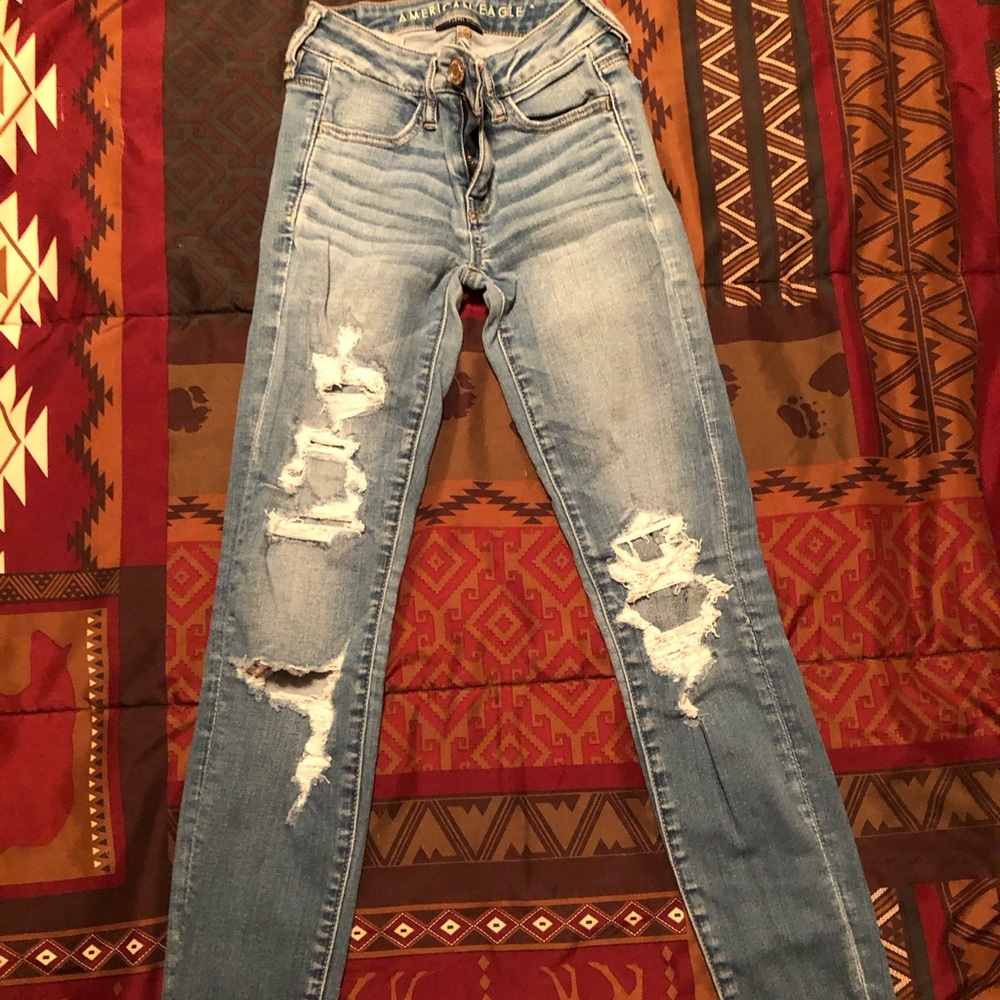 Womens size 0 Regular American Eagle ripped jeggings.